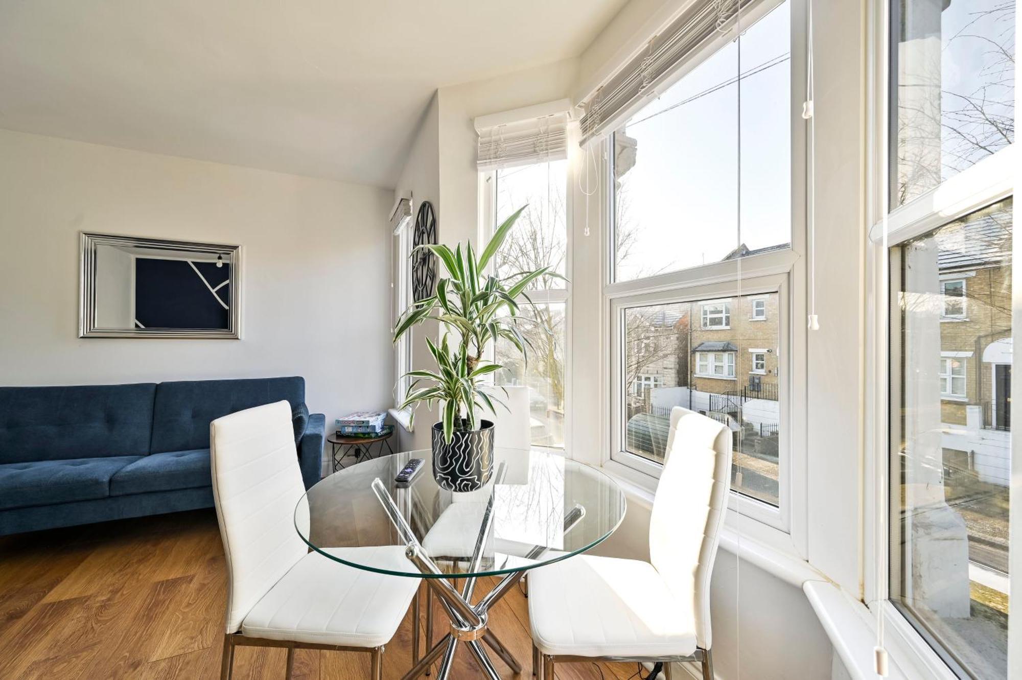 Apartament 2-Bed, Sleeps 8 In Leyton E10, Near Stratford, Overground Lines, Olympic Village, Central London, Leyton Orient Fc *